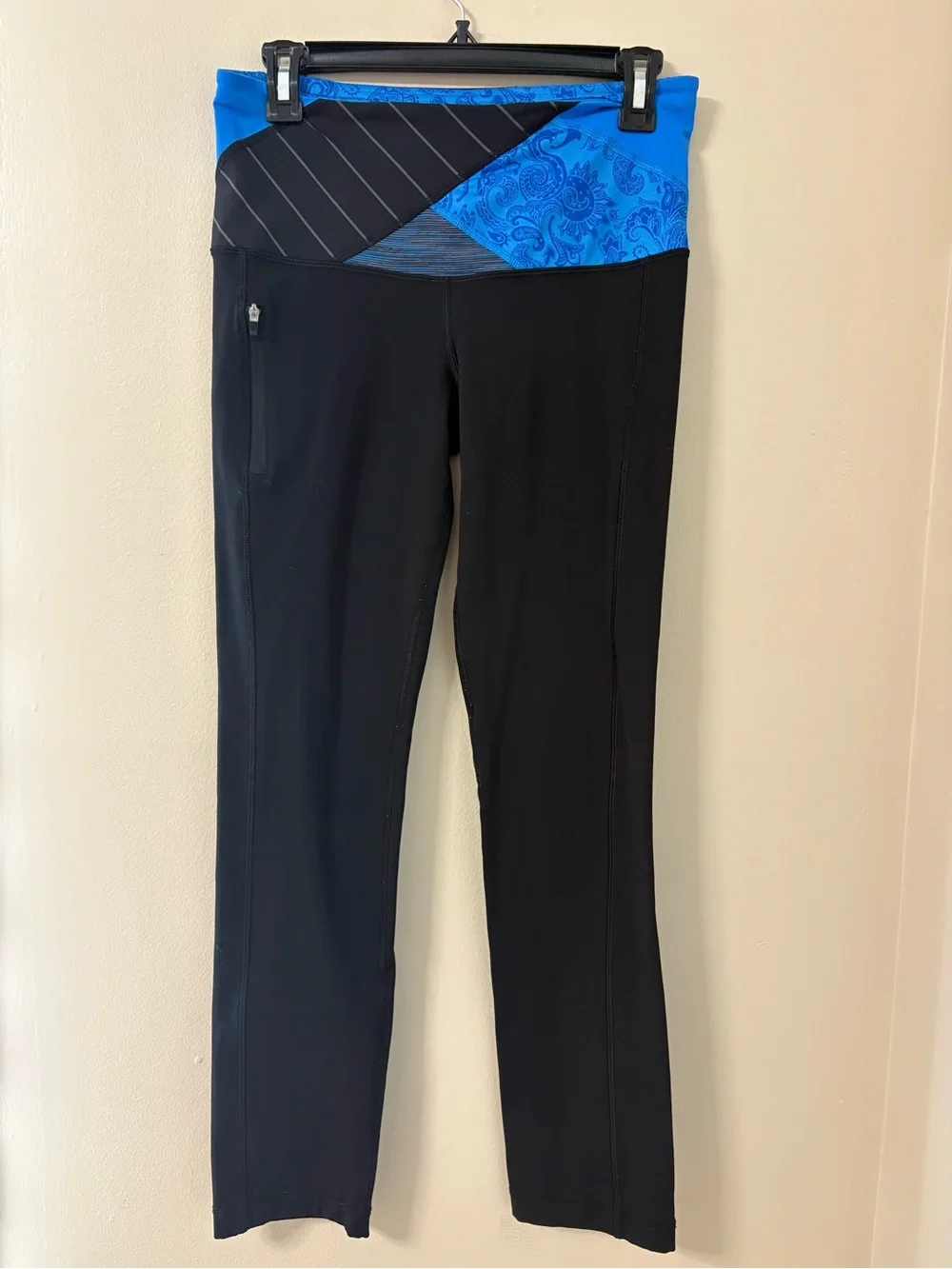 Lululemon Can’t Stop Leggings Black  Cornflower Blue Quilted Waist Size 2 or 4?